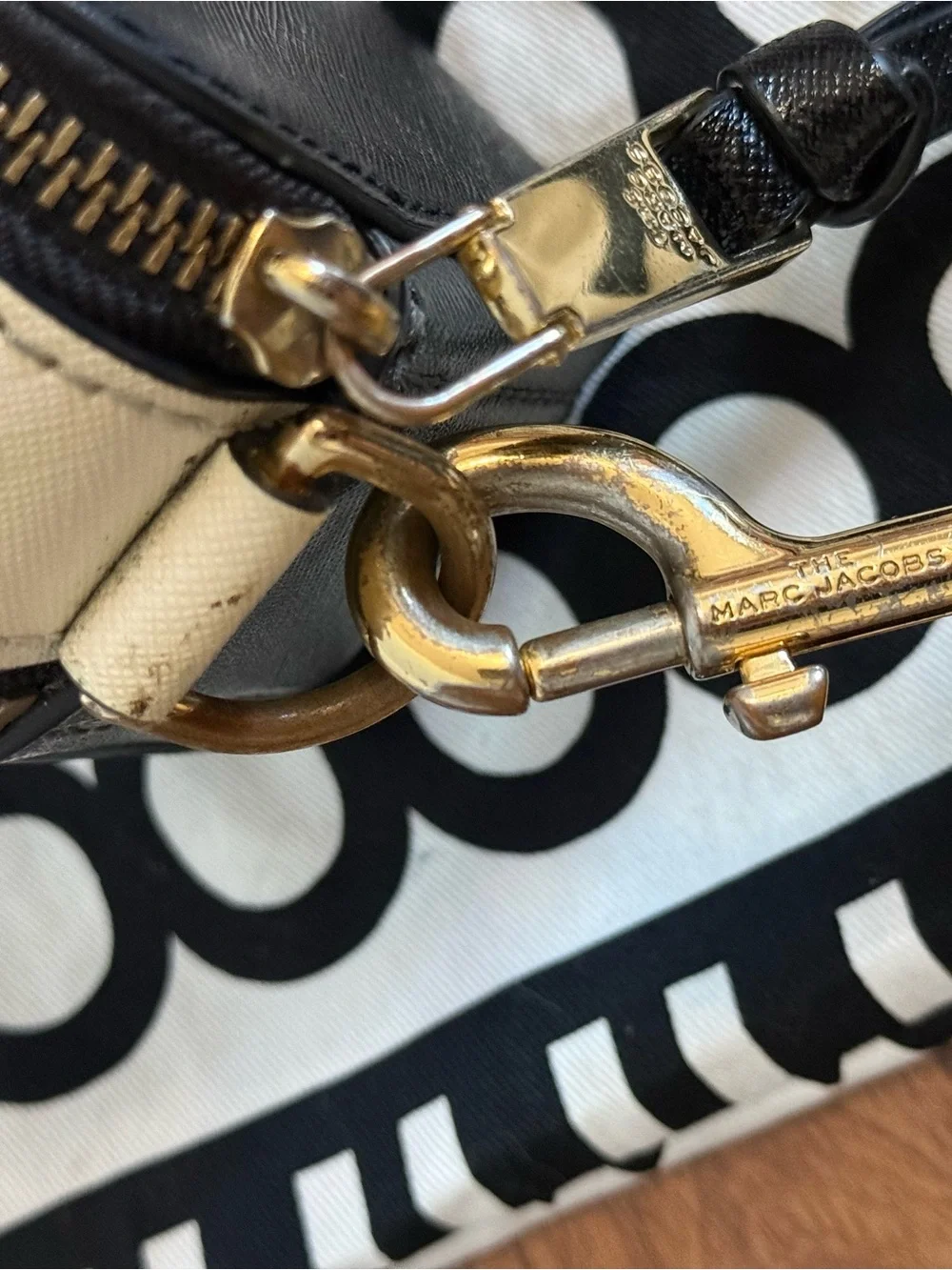 The marc jacobs snapshot black and Cream Crossbody Camera Bag